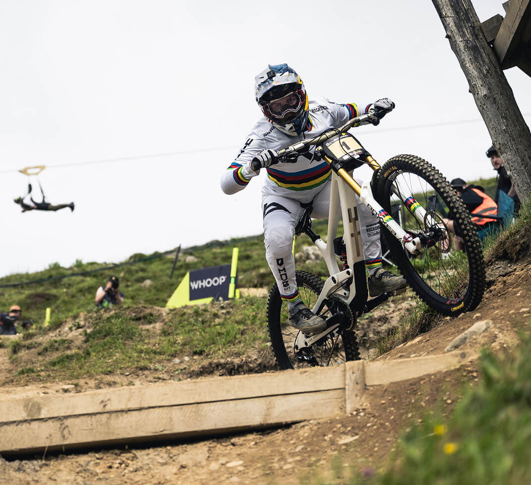 Vali Höll im MTB Park